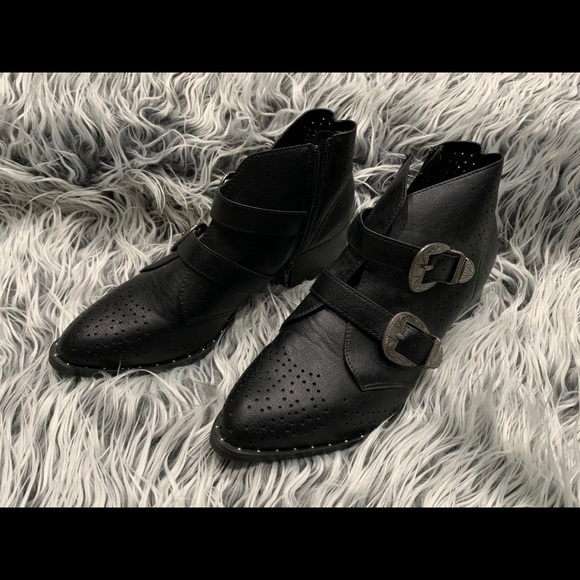 Short ankle black boots - Picture 2 of 3